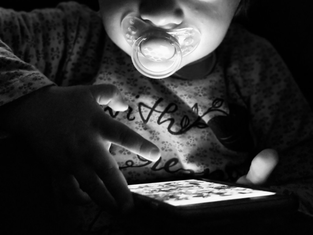 Le mie foto del progetto Nazionale Fiaf “La Famiglia in Italia”, esposte nella Mostra Locale a Castel Goffredo dal 1 al 9 Settembre 2018 presso Galleria Bazzani. Progetto Intitolato “Intossicati 2.0”